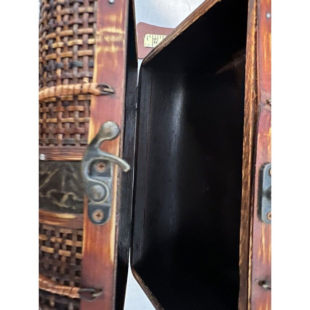 Wooden Vintage Unique Handbag With Metal Latch Purse - Picture 5 of 12